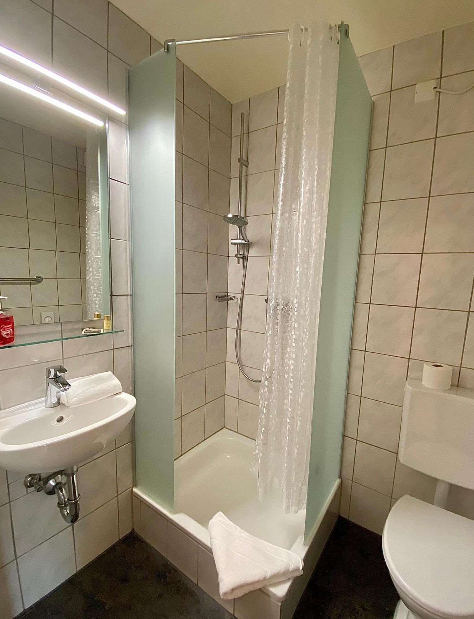 Hotel Gasthof Rose 군즈부르크 외부 사진