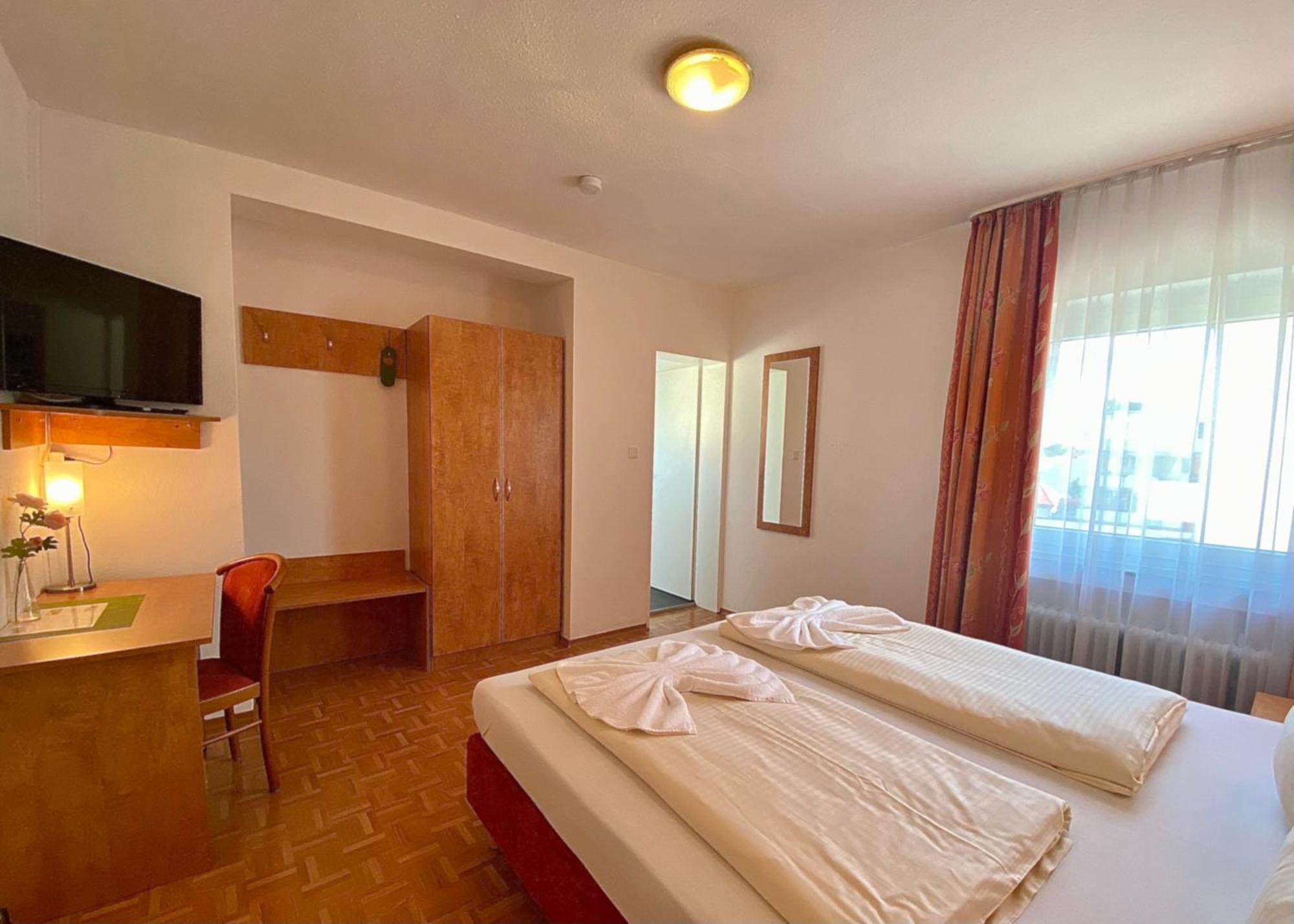 Hotel Gasthof Rose 군즈부르크 외부 사진