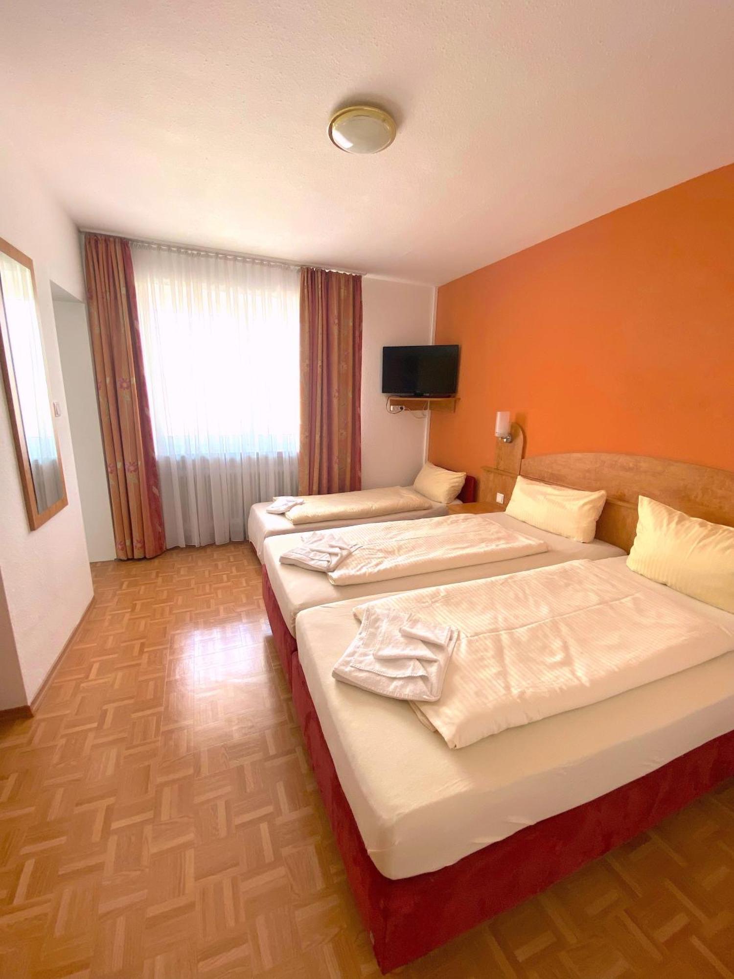 Hotel Gasthof Rose 군즈부르크 외부 사진