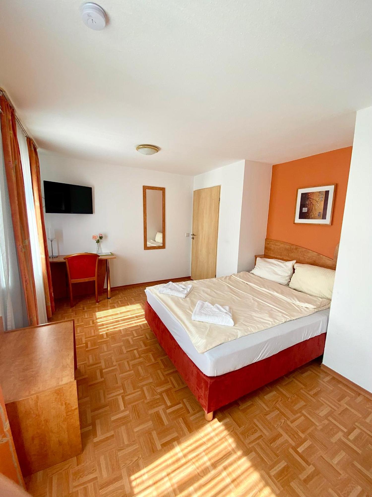 Hotel Gasthof Rose 군즈부르크 외부 사진
